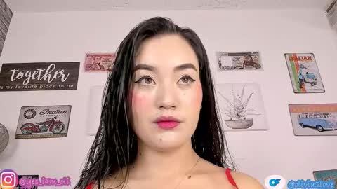 Snapshot of olivia22love chatting on 11-06-25, 12:06 ..................................... 500 am- 1200 pm GMT-5 online show from 11-06-25, 12:06