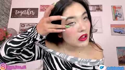 Snapshot of olivia22love chatting on 11-23-25, 03:34 ..................................... 500 am- 1200 pm GMT-5 online show from 11-23-25, 03:34