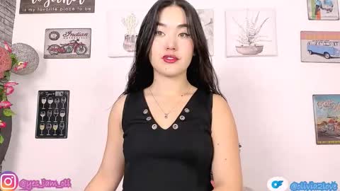 Snapshot of olivia22love chatting on 12-01-25, 12:43 ..................................... 500 am- 1200 pm GMT-5 online show from 12-01-25, 12:43