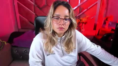  OLIVIA  online show from 09-16-25, 03:18