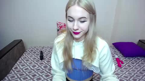 olivia_graceee online show from 03-10-25, 06:12