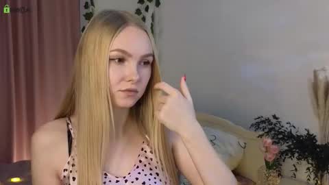 Snapshot of olivia_hi chatting on 01-13-26, 06:57 Oliva online show from 01-13-26, 06:57