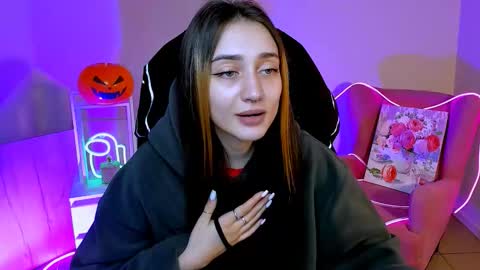 olivia_norton_ online show from 10-24-25, 01:29