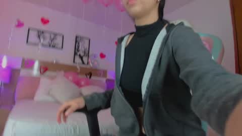 Snapshot of olivia_pretty_ chatting on 02-20-25, 12:04 olivia_pretty_ online show from 02-20-25, 12:04