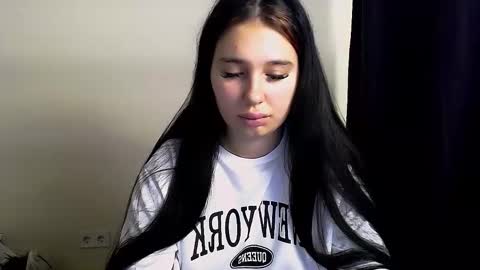 Olivia online show from 11-04-25, 04:22