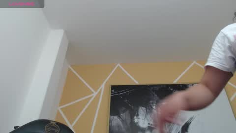 Olivia online show from 10-19-25, 01:01