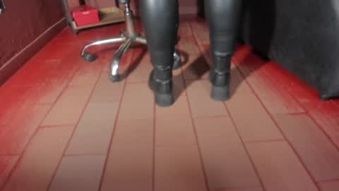 Snapshot of olivia_seex chatting on 01-12-25, 01:05 online show from 01-12-25, 01:05