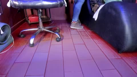 Snapshot of olivia_seex chatting on 01-19-25, 12:50 online show from 01-19-25, 12:50