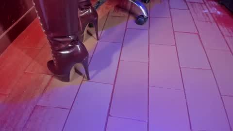 Snapshot of olivia_seex chatting on 02-21-25, 01:33 online show from 02-21-25, 01:33