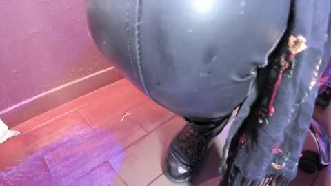 Snapshot of olivia_seex chatting on 03-06-25, 01:24 online show from 03-06-25, 01:24