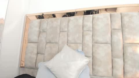 Snapshot of oliviaa_evans chatting on 02-11-25, 06:40 Olivia Evangelista online show from 02-11-25, 06:40