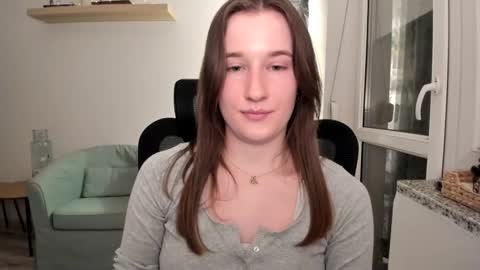 Oliwiaa2004 online show from 03-10-25, 10:24