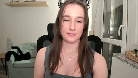 Oliwiaa2004 online show from 03-11-25, 10:53