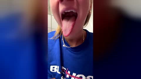 Snapshot of oliviaaraee chatting on 01-10-26, 05:26 oliviaaraee online show from 01-10-26, 05:26