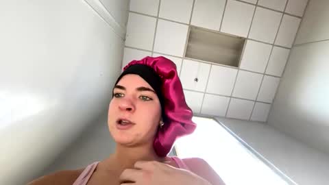 Snapshot of oliviaaraee chatting on 02-06-26, 05:16 oliviaaraee online show from 02-06-26, 05:16