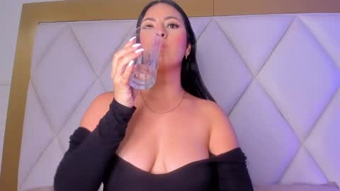 OLIVIA online show from 01-31-25, 01:43