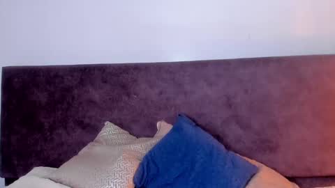 OLIVIA online show from 09-11-25, 04:01