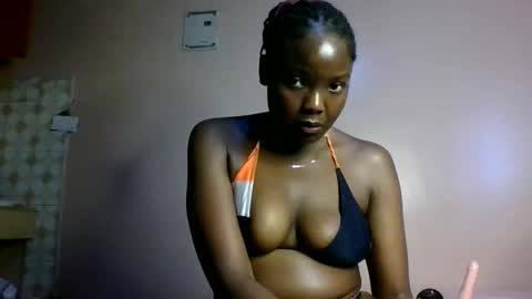 oliviah_1 online show from 10-17-25, 08:06