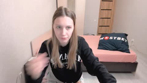 OliviaLukas  online show from 12-18-24, 05:42