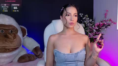 Olivia Mcneill  online show from 01-30-25, 07:59