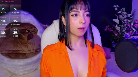 Olivia Mcneill  online show from 02-05-25, 01:00