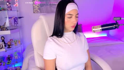 Olivia Mcneill  online show from 12-04-25, 12:36