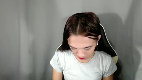 Snapshot of olivianiczxasshieerrraa6 chatting on 09-23-25, 05:27 NICOLE online show from 09-23-25, 05:27