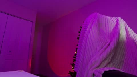 Snapshot of oliviaowens chatting on 12-03-24, 09:33 Olivia Owens online show from 12-03-24, 09:33