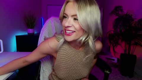 Snapshot of oliviaowens chatting on 01-15-25, 09:13 Olivia Owens online show from 01-15-25, 09:13