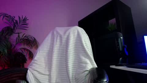 Snapshot of oliviaowens chatting on 02-26-25, 09:21 Olivia Owens online show from 02-26-25, 09:21