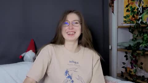 Snapshot of oliviavele chatting on 01-05-26, 07:17 Kylie online show from 01-05-26, 07:17