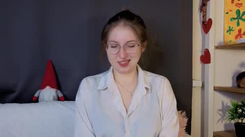 Snapshot of oliviavele chatting on 01-12-26, 07:30 Kylie online show from 01-12-26, 07:30