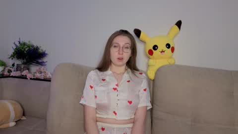 Snapshot of oliviavele chatting on 02-01-26, 07:45 Kylie online show from 02-01-26, 07:45