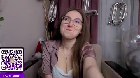 Snapshot of oliviavele chatting on 02-16-26, 07:10 Kylie online show from 02-16-26, 07:10