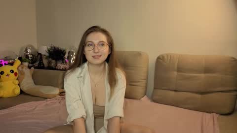 Snapshot of oliviavele chatting on 02-17-26, 07:42 Kylie online show from 02-17-26, 07:42