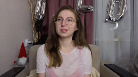 Snapshot of oliviavele chatting on 02-19-26, 07:32 Kylie online show from 02-19-26, 07:32