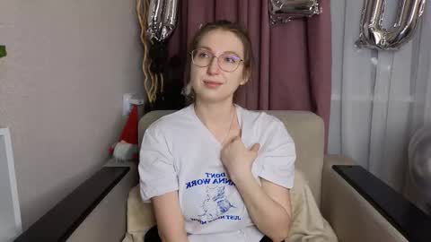 Snapshot of oliviavele chatting on 03-01-26, 07:05 Kylie online show from 03-01-26, 07:05