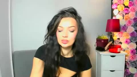 OliviaWomen online show from 11-27-25, 07:43
