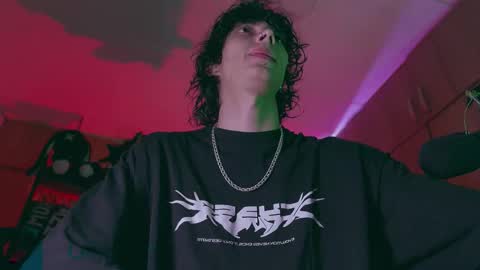 Snapshot of olliver___y chatting on 10-24-25, 12:30 online show from 10-24-25, 12:30