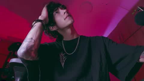 Snapshot of olliver___y chatting on 10-29-25, 11:50 online show from 10-29-25, 11:50