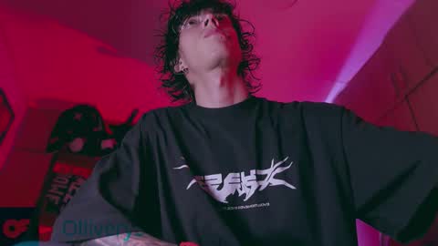 Snapshot of olliver___y chatting on 11-12-25, 02:45 online show from 11-12-25, 02:45