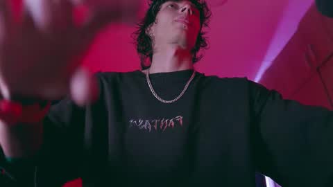 Snapshot of olliver___y chatting on 11-15-25, 02:53 online show from 11-15-25, 02:53