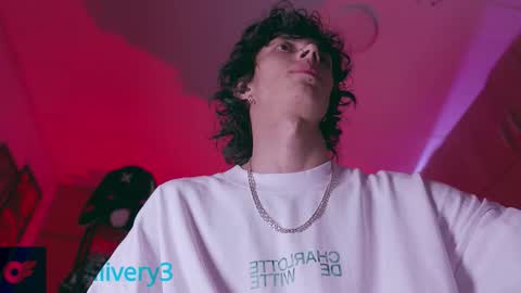 Snapshot of olliver___y chatting on 11-20-25, 12:33 online show from 11-20-25, 12:33