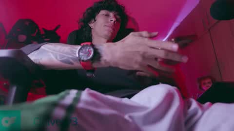 Snapshot of olliver___y chatting on 11-22-25, 02:43 online show from 11-22-25, 02:43