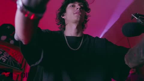 Snapshot of olliver___y chatting on 11-23-25, 10:15 online show from 11-23-25, 10:15