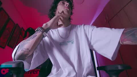 Snapshot of olliver___y chatting on 12-15-25, 02:38 online show from 12-15-25, 02:38