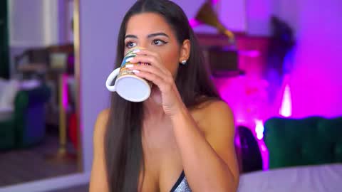 Olivia hereee Nice to meet you  online show from 10-17-25, 08:39