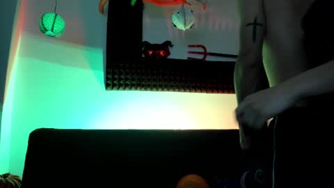 Snapshot of on_tefa chatting on 10-22-25, 10:09 Violette online show from 10-22-25, 10:09