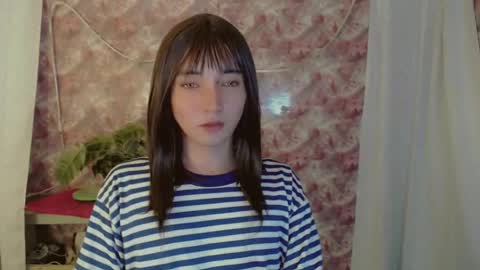 Snapshot of onelesslonelygirl69 chatting on 06-26-26, 05:17 KLIER online show from 06-26-26, 05:17