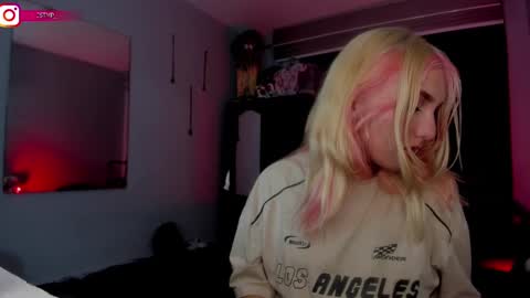 Snapshot of onemore_cum chatting on 02-21-25, 06:40 YIN MIGUEL online show from 02-21-25, 06:40